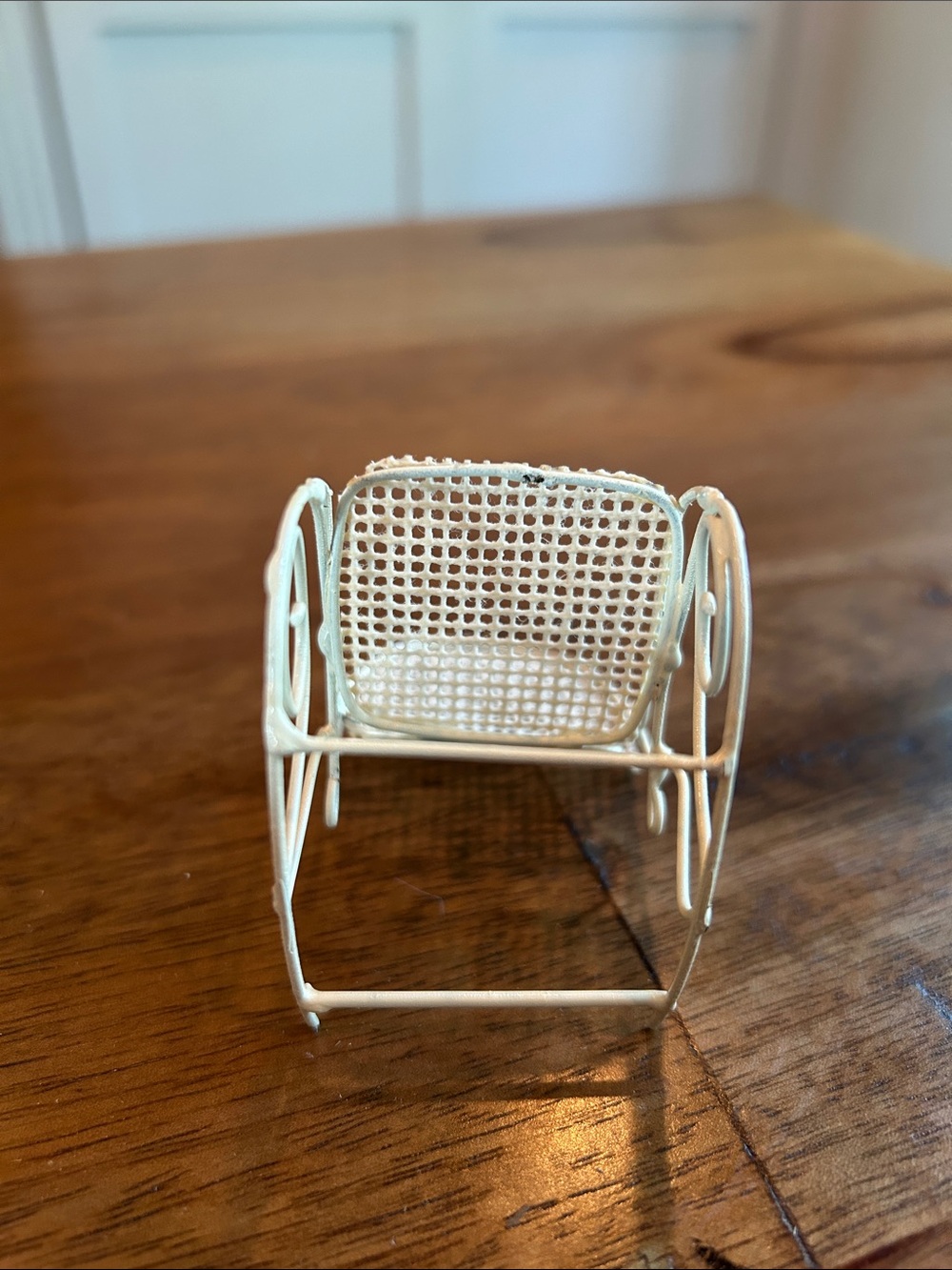 Vtg White Metal Mesh Rocking Chair, Dollhouse Furniture - Picture 5 of 5